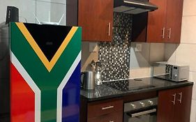 Rhino House With 3 Bedrooms Next To Pilanesberg And Sun City